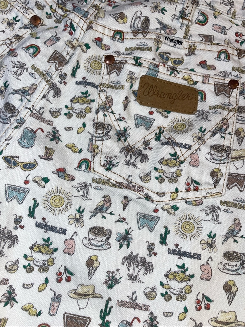 Wrangler X Free People Donna denim short in all over whimsy print western NWOT - Picture 6 of 7